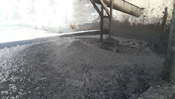 生活污水處理廠產(chǎn)生的污泥.jpg 生活污水處理廠產(chǎn)生的污泥.jpg